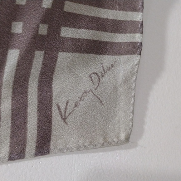 Vintage Brown Design 100% Silk light Scarf 34x34-inch, Excellent condition - Picture 5 of 11